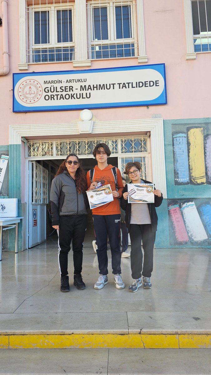 Gulsermahmutort's tweet photo. Dönem boyunca çeşitli  alanlarda gerçekleştirilen yarışmalarda derece alan öğrencilerimiz ödüllerine kavuştu. 
➡️Masa Tenisi  Yarışması
➡️Bölge Yüzme Yarışması 
➡️Türkiye  Ortaokullar   Resim Yarışması
Öğrenci ve öğretmenlerimizi tebrik ediyoruz.@ali_eyyupkoca @mehmeteminduya1 https://t.co/yr6JnvvT6o