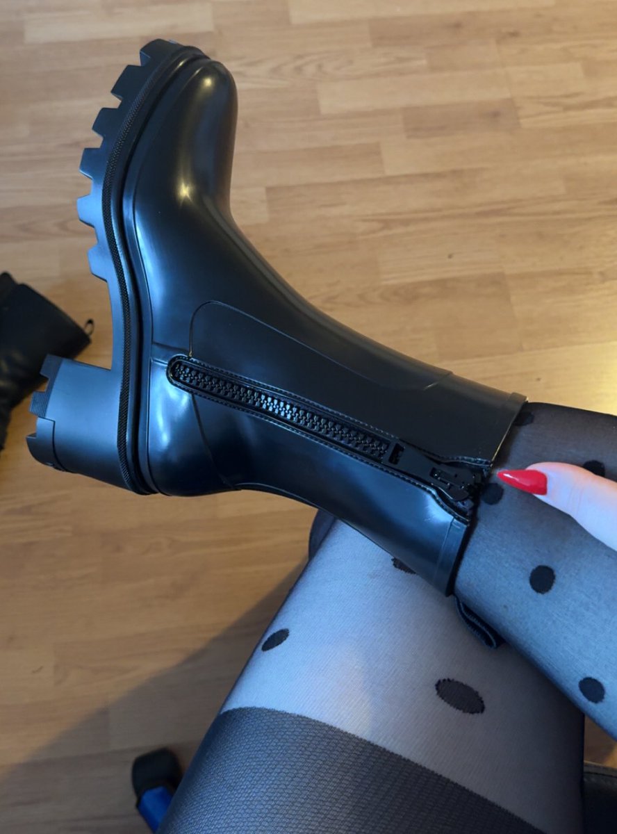 RosieHendo1's tweet photo. Might just go ahead and give you a wellies kink too 😌 https://t.co/uM2EvC9psq