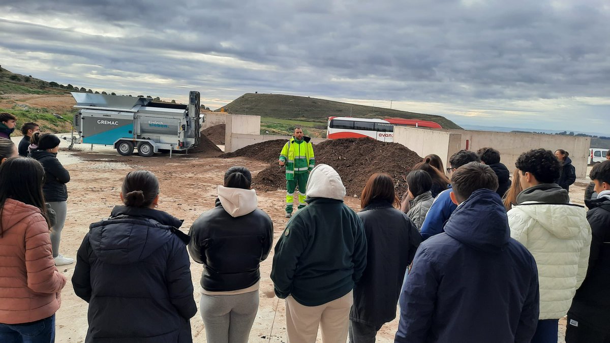 En el campus de Hu, actividades de Educación para la sostenibilidad relacionadas con el consumo responsable y el manejo de residuos en Didactica del Medio físico y Químico ♻️ #beagleleros