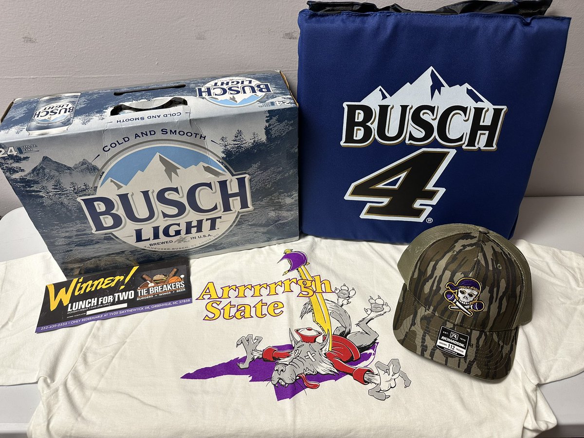 PR927FM's tweet photo. 🚨GIVEAWAY ALERT🚨
RT &amp; FOLLOW @PR927FM for a chance to win this awesome #FreeBeerFriday prize package. 21 &amp; older only
#Stations4Winners🏴‍☠️ https://t.co/psZHtyQ173