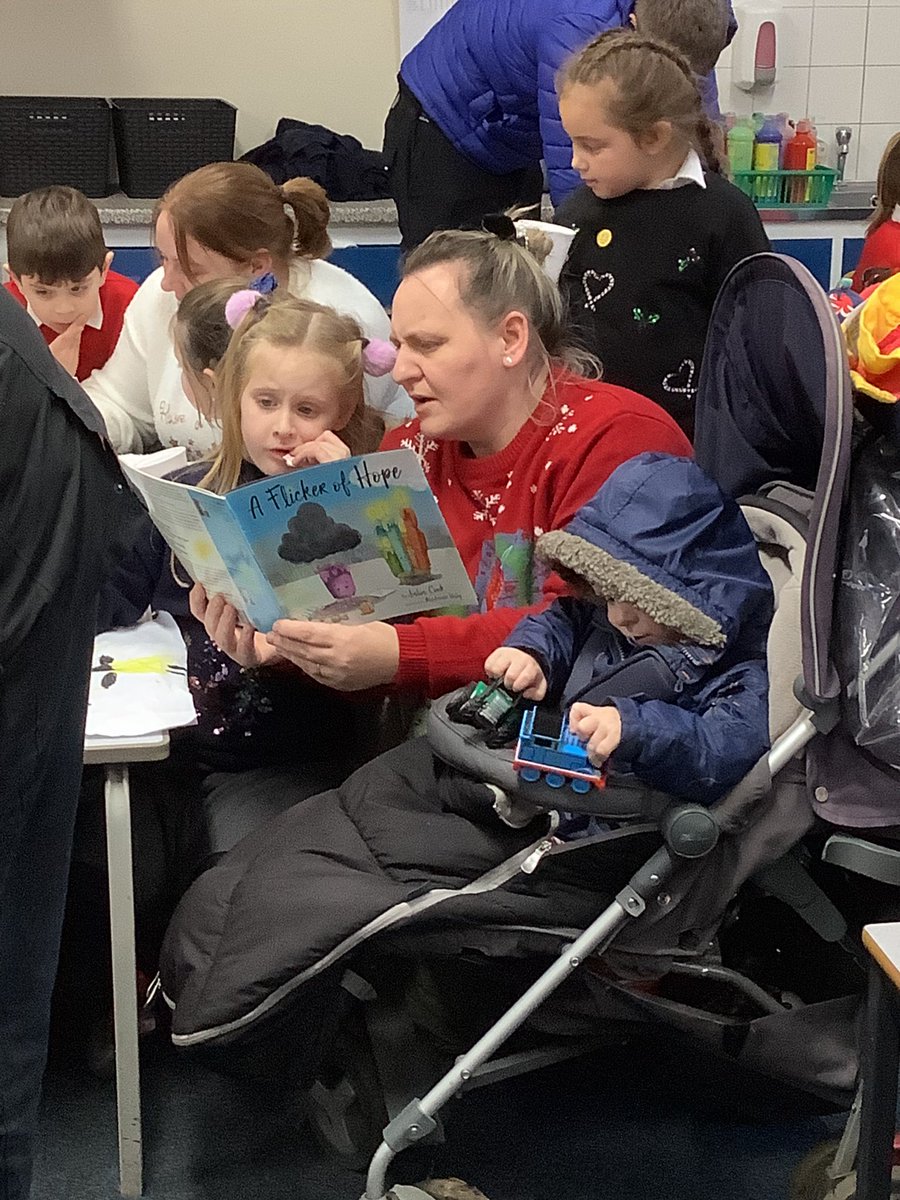 This afternoon we have invited grown ups into school to snuggle up with a book and hot chocolate. We are really getting into the festive spirit now 🎄📚