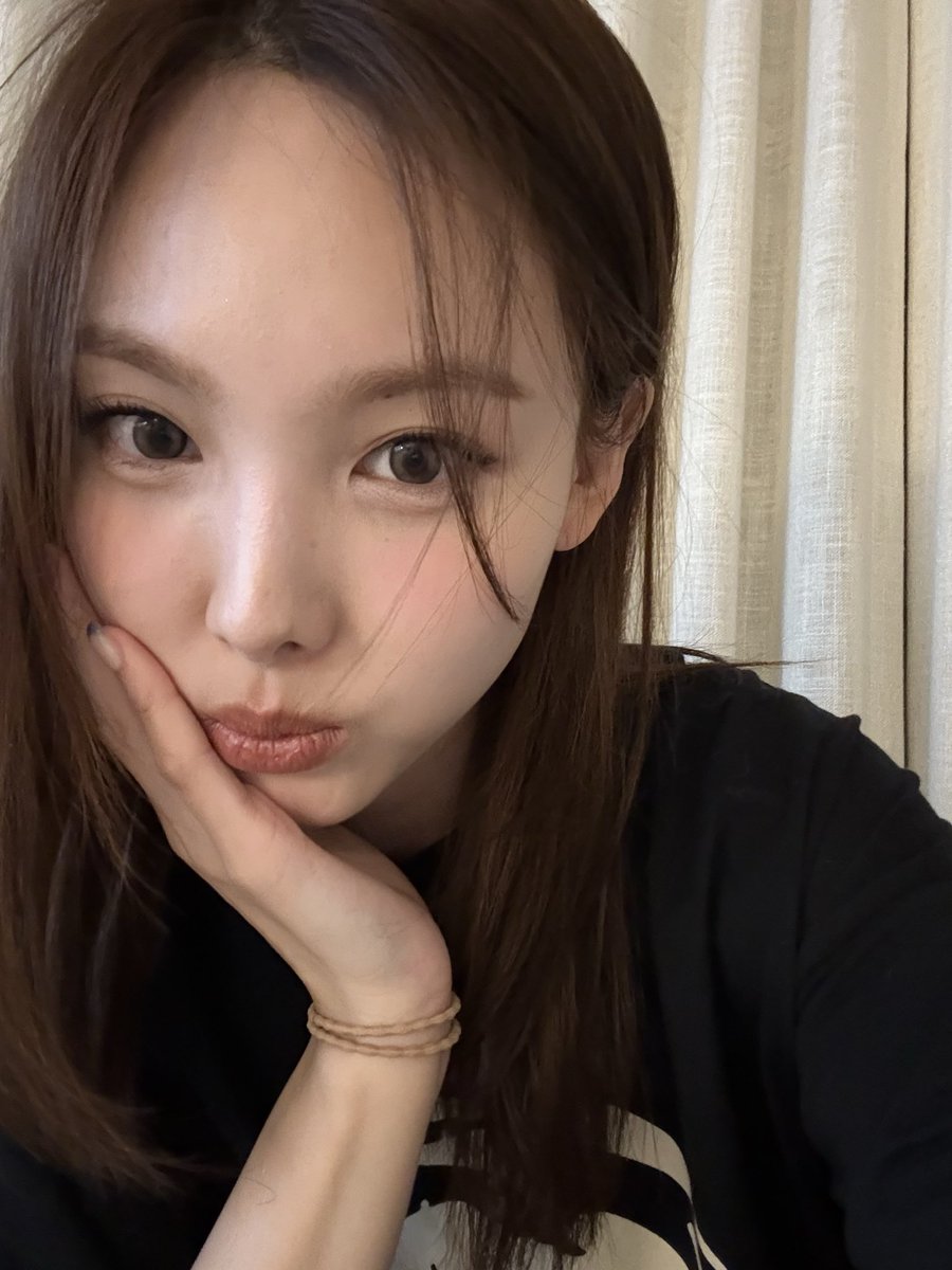 imnayeonarchive's tweet photo. https://t.co/IdZNHE5VF5