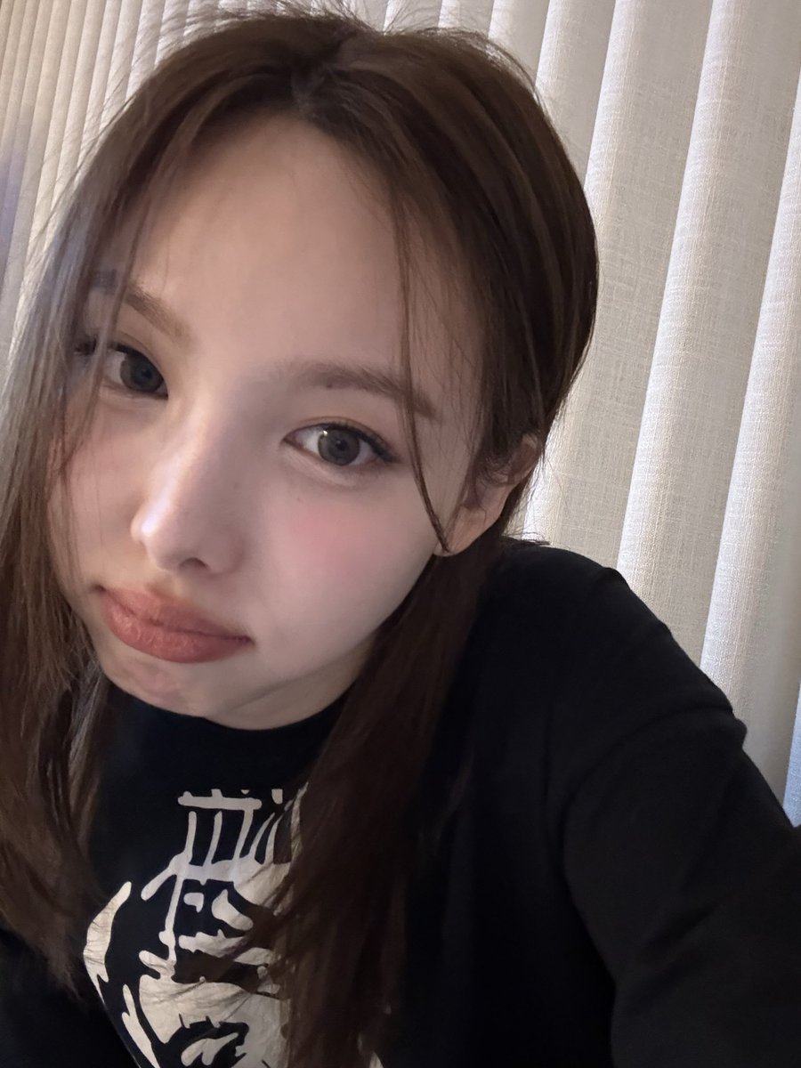 imnayeonarchive's tweet photo. https://t.co/IdZNHE5VF5