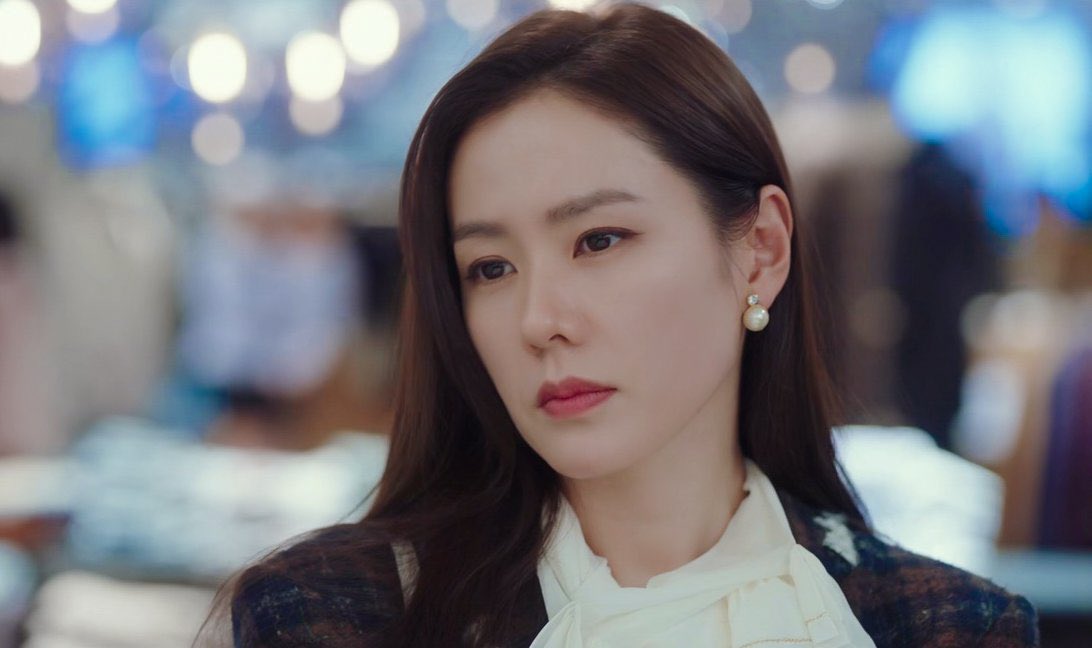 sonyejinpics's tweet photo. son yejin as yoon se-ri. the first episode of <𝘊𝘳𝘢𝘴𝘩 𝘓𝘢𝘯𝘥𝘪𝘯𝘨 𝘖𝘯 𝘠𝘰𝘶> was aired 5 years ago today. https://t.co/vuJa1blyhM