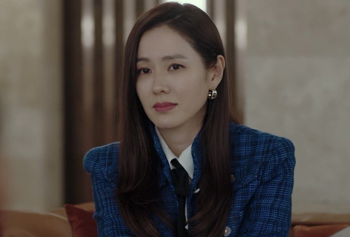 sonyejinpics's tweet photo. son yejin as yoon se-ri. the first episode of <𝘊𝘳𝘢𝘴𝘩 𝘓𝘢𝘯𝘥𝘪𝘯𝘨 𝘖𝘯 𝘠𝘰𝘶> was aired 5 years ago today. https://t.co/vuJa1blyhM