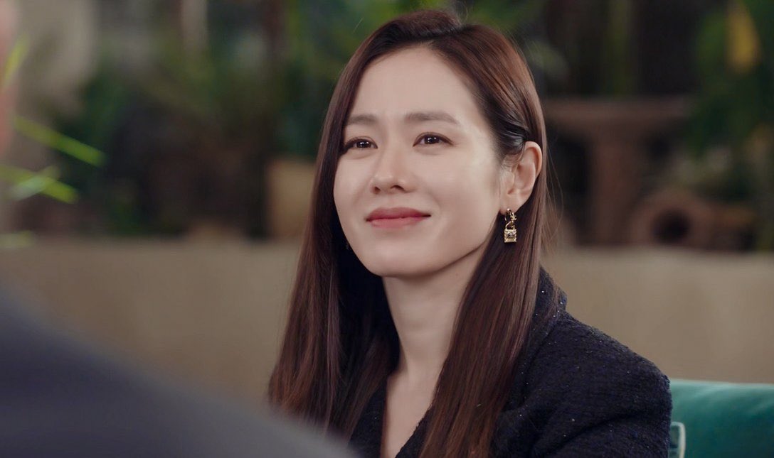 sonyejinpics's tweet photo. son yejin as yoon se-ri. the first episode of <𝘊𝘳𝘢𝘴𝘩 𝘓𝘢𝘯𝘥𝘪𝘯𝘨 𝘖𝘯 𝘠𝘰𝘶> was aired 5 years ago today. https://t.co/vuJa1blyhM