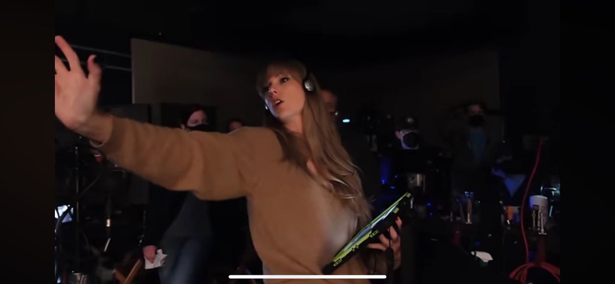 fermidnights's tweet image. MORE SCENES OF TAYLOR AS DIRECTOR AAAAAAAAAAAA