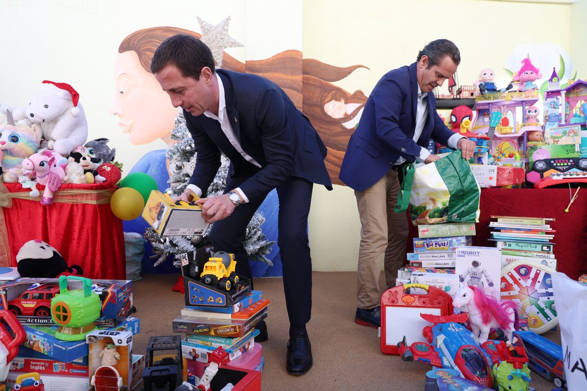 ✨El president <a href="/Ll_Galmes/">Llorenç Galmés</a> entrega les juguetes de la recollida solidària a la Fundació Monti-Sion Solidària

🧸Hem participat en el programa de l’entitat social «Cap Infant sense Jugueta» habilitant punts de recollida en tots els seus edificis

➡️ bit.ly/EntregaJuguetes