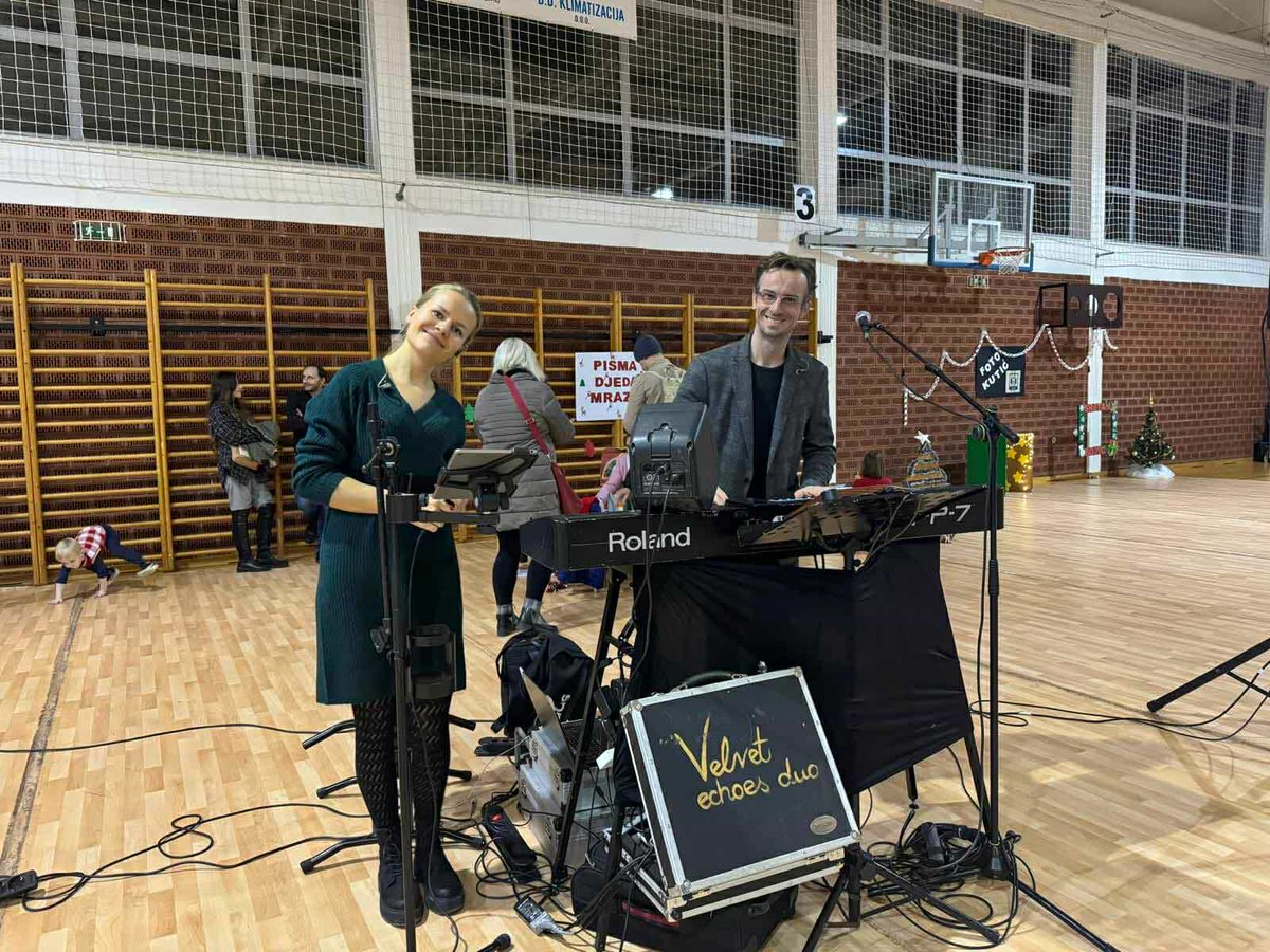 RadioPula's tweet image. Sportska dvorana #Kaštelir centar ljubavi i humanosti tijekom priredbe "Božićna Štorija” koja je okupila brojne mještane i prijatelje. Cilj je podržati Dječji dom Ruža Petrović #Puai, pripredbu omogućili DV 101 Dalmatinac, Općina Kaštelir-Labinci, DV Radost i OŠ Jože Šurana.