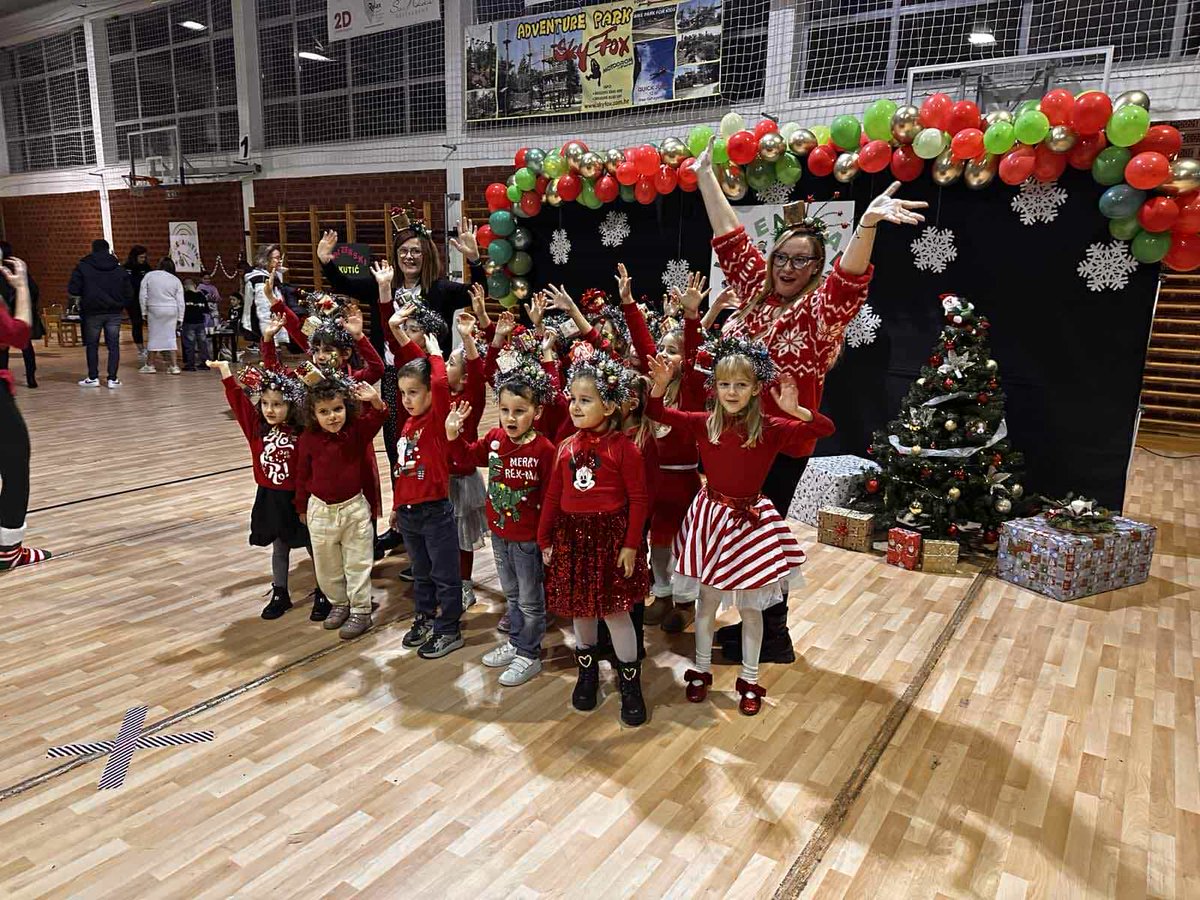 RadioPula's tweet image. Sportska dvorana #Kaštelir centar ljubavi i humanosti tijekom priredbe "Božićna Štorija” koja je okupila brojne mještane i prijatelje. Cilj je podržati Dječji dom Ruža Petrović #Puai, pripredbu omogućili DV 101 Dalmatinac, Općina Kaštelir-Labinci, DV Radost i OŠ Jože Šurana.