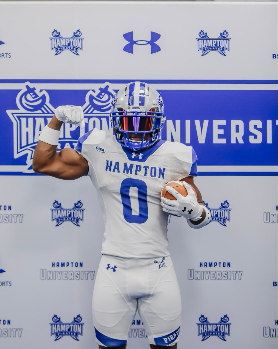 _nolimitjay_99's tweet photo. Hampton Official Visit #THEHOMEBYTHESEA
#THEREALHU 🔵⚪️ @CoachFeggins @trent_boykin @HamptonFootball https://t.co/1l5fKsAgm3