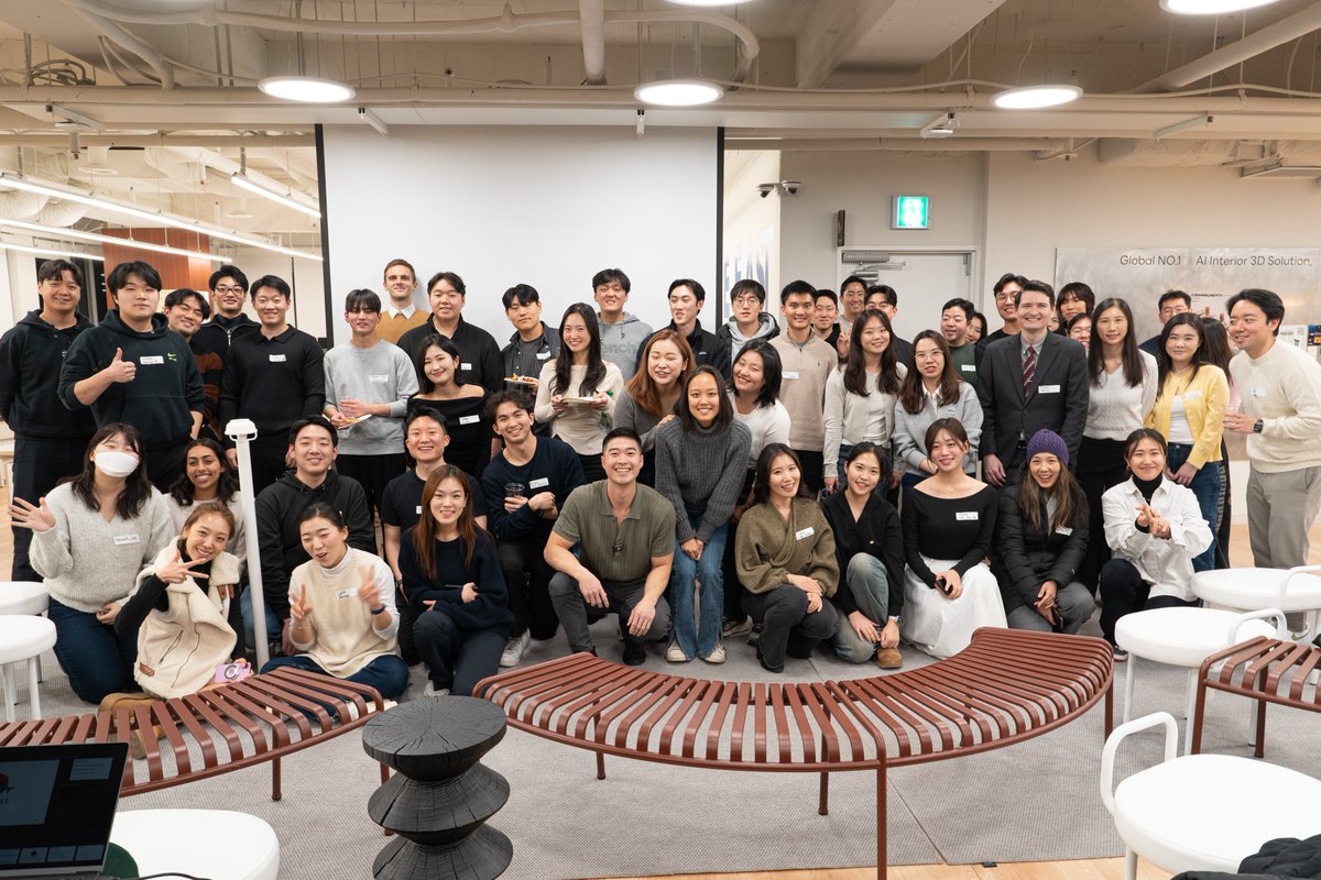 tyger_cho's tweet photo. Hosted a launch event for my startup in Seoul!

Was a HUGE success.

When I moved to Korea in September, I had no idea what the next few months would look like.

I just started having conversations with as many cool english-speaking people I could find.

Quickly learned there was a lack of community for english-speaking founders, creators, and young professionals and decided to found K-Bridge.

I thought I'd be presenting to ~20 new friends but more than 60 people ended up attending.

What a way to end 2025!

Many thanks to my X friends who supported 🙏

@lucas_chae  @HarryShin16 @thesoheekim @joshuahypark @TimothyIm5  @harpriiya