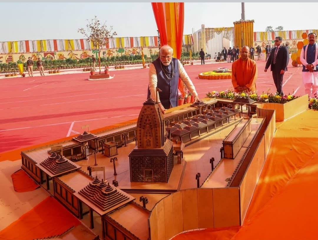 आशीष कुमार तिवारी (@ashisht18779674) on Twitter photo <a href="/BJP4India/">BJP</a> <a href="/BJP4UP/">BJP Uttar Pradesh</a> <a href="/CMOfficeUP/">CM Office, GoUP</a> <a href="/ChiefSecyUP/">S.P. Goyal, Chief Secretary, GoUP</a> <a href="/myogiadityanath/">Yogi Adityanath</a> <a href="/DmAmethi/">DMAmethi</a> <a href="/cdoamethi/">CDO Amethi</a> <a href="/MayankeshwarSh1/">Mayankeshwar Sharan Singh</a> आज प्रयागराज मे प्रसिद्ध हनुमान मंदिर के दर्शन करते देश के लोकप्रिय प्रधानमंत्री आदरणीय नरेंद्र मोदी जी उनके साथ खड़े प्रदेश के लोकप्रिय मुख्यमंत्री आदरणीय योगी आदित्यनाथ जी <a href="/BJP4India/">BJP</a> <a href="/BJP4UP/">BJP Uttar Pradesh</a> <a href="/CMOfficeUP/">CM Office, GoUP</a> <a href="/ChiefSecyUP/">S.P. Goyal, Chief Secretary, GoUP</a> <a href="/myogiadityanath/">Yogi Adityanath</a> <a href="/DmAmethi/">DMAmethi</a> <a href="/cdoamethi/">CDO Amethi</a> <a href="/MayankeshwarSh1/">Mayankeshwar Sharan Singh</a> आज प्रयागराज मे प्रसिद्ध हनुमान मंदिर के दर्शन करते देश के लोकप्रिय प्रधानमंत्री आदरणीय नरेंद्र मोदी जी उनके साथ खड़े प्रदेश के लोकप्रिय मुख्यमंत्री आदरणीय योगी आदित्यनाथ जी