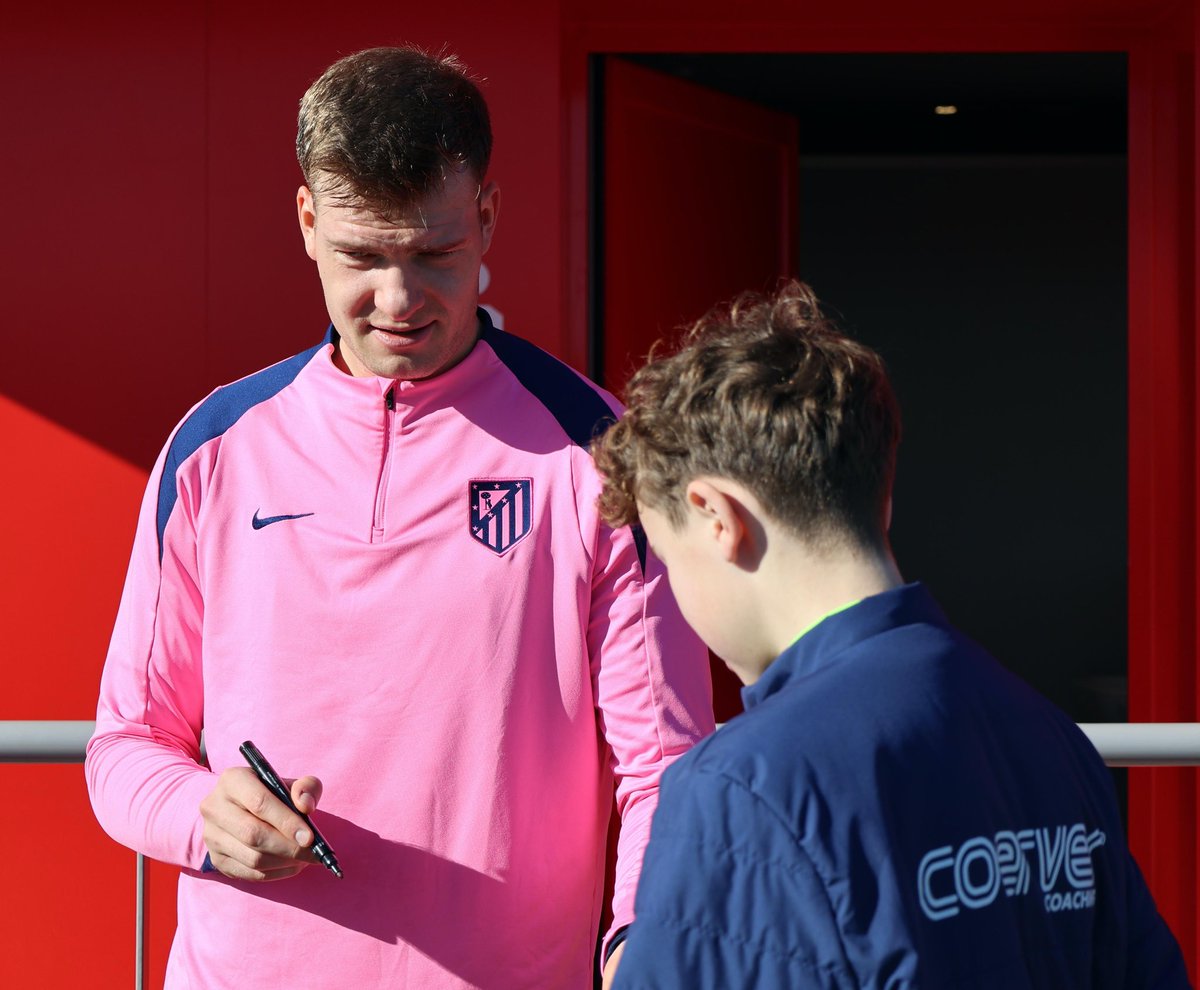 gcraigcoerver's tweet photo. The dust has settled on our trip to Madrid. Its a great sense of pride
Players & Staff had a top experience and faced some great challenges.
Playing 3 top teams and even meeting first team player #coerverkid Alexander Sorluth Atletico Madrid #9
hard work pays off. #coerverworks https://t.co/Hrej1F5s3S
