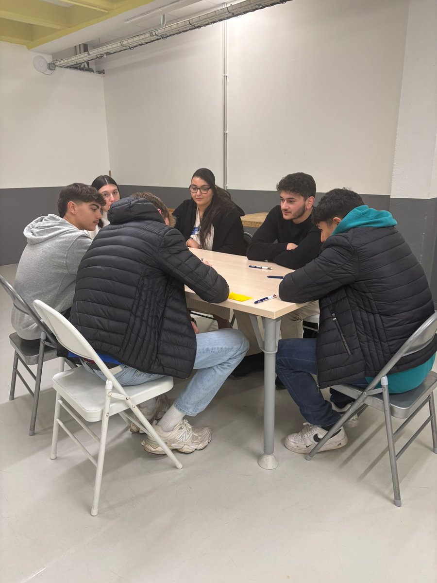 #cordeesdelareussite.
Rencontre académique du 28 novembre, les élèves des deux cordées trait d'union ( moto et Agora) du CFAA se sont retrouvées pour un moment d'échanges à la cite de la RSE.
Partage et cohésion à la quizz room. 💪🏼
<a href="/actoulouse/">Académie de Toulouse</a>