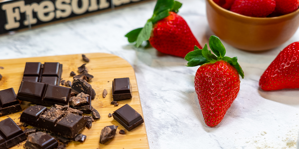 fresonpalosit's tweet photo. Perché ti prendi cura del tuo corpo quando mangi fragole? 🤔

Perché sono:
🍓 Fonti di fibra, antiossidanti e antinfiammatorie.
🍓 Ricche di minerali e vitamine.
🍓 Frutti che hanno un indice glicemico molto basso e poche calorie. https://t.co/rhsJOKPM05