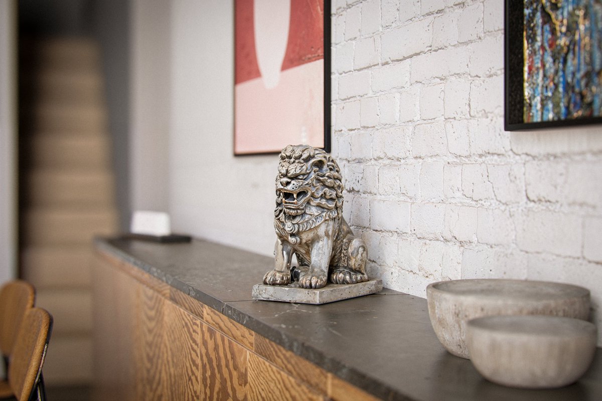 nunosilva3d's tweet photo. Can you guess which video is coming next based on this image? 🦁✨
This statue plays a key role—drop your guesses below! 👀🎥
#3DRendering #InteriorDesign #3DArt #MysteryProject #NewVideo https://t.co/StQlK24wld