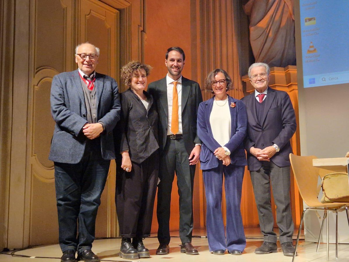 AutonomieLocali's tweet image. L'11 dicembre si è tenuto il seminario RIPENSARE IL WELFARE, durante il quale è stato assegnato il premio #FlaviaFranzoni2024, reso possibile anche grazie all'Iress di Bologna e alla @FondazioneMonte. Congratulazioni al vincitore, @MarcoFerracci4 (assegnista presso @UninaIT)!