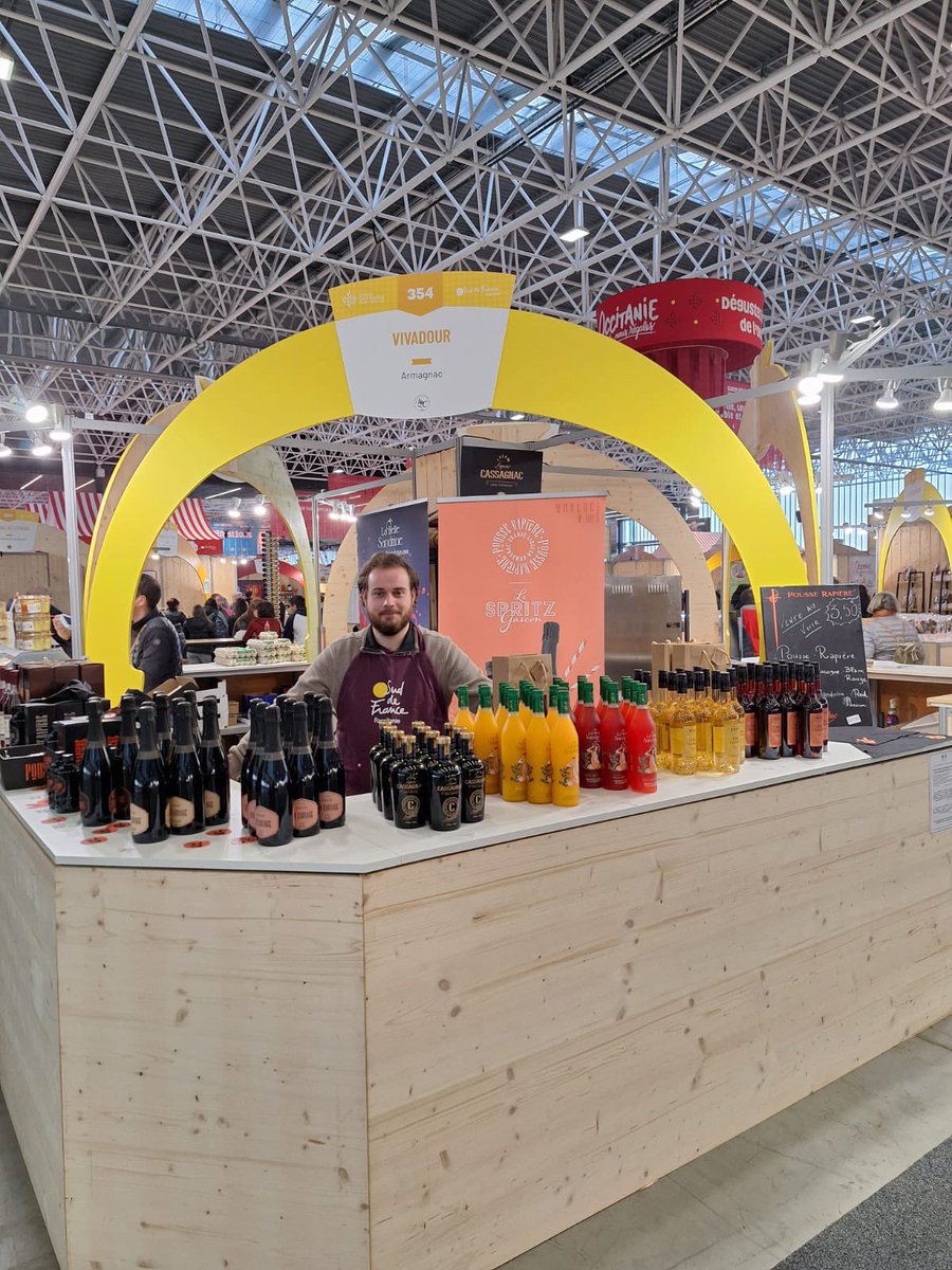 vivadour's tweet photo. 📣 Retrouvez Vivadour au Salon REGAL à Toulouse du 13 au 15 décembre ! Découvrez nos produits du terroir : volailles fermières, foie gras, œufs bio, Armagnac et pour la 1ère fois, notre miel du Gers ! 🍯✨ 

#Vivadour #SalonREGAL #Terroir #Gers https://t.co/ym3kBMZCeP