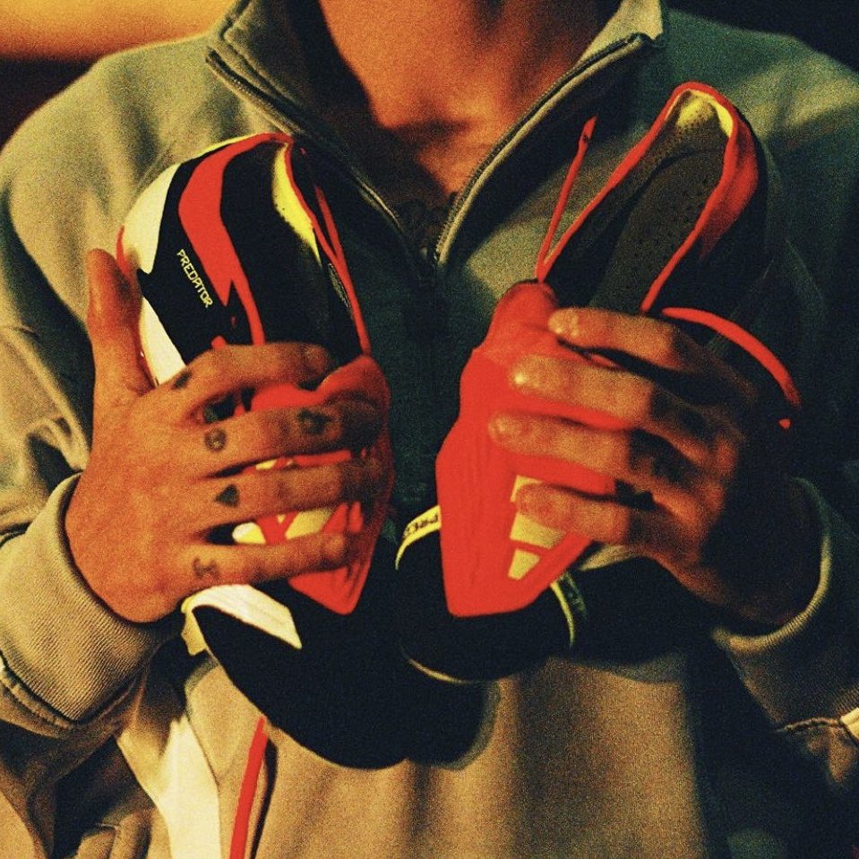 louis hands bot (@lwthandsbot) on Twitter photo 