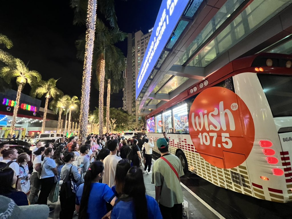 AranetaCity's tweet photo. They are ready to sweeten your day with their collab song, Balik. ๐ต๐
Get to see Dom Guyot and Adie live here at the ๐ Green Gate of Smart Araneta Coliseum
#AranetaCity #AranetaAt70 #CityOfFirsts #WishBus #WishBus1075 #Adie #DomGuyot https://t.co/6mq8klWz3w