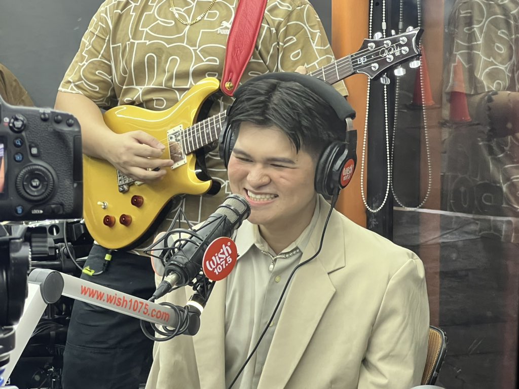 AranetaCity's tweet photo. They are ready to sweeten your day with their collab song, Balik. ๐ต๐
Get to see Dom Guyot and Adie live here at the ๐ Green Gate of Smart Araneta Coliseum
#AranetaCity #AranetaAt70 #CityOfFirsts #WishBus #WishBus1075 #Adie #DomGuyot https://t.co/6mq8klWz3w