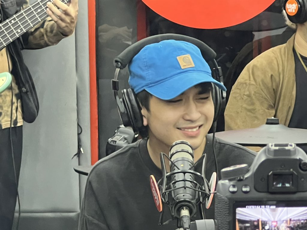 AranetaCity's tweet photo. They are ready to sweeten your day with their collab song, Balik. ๐ต๐
Get to see Dom Guyot and Adie live here at the ๐ Green Gate of Smart Araneta Coliseum
#AranetaCity #AranetaAt70 #CityOfFirsts #WishBus #WishBus1075 #Adie #DomGuyot https://t.co/6mq8klWz3w