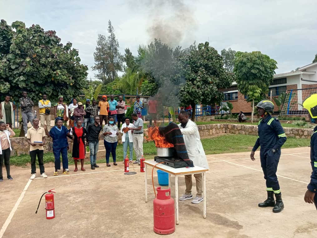 Kinyinyahc's tweet photo. Fire safety education session  combined theory and practical sessions on the causes and components of fire, safer measures against fire and how to use different firefighting gadgets to put out fire.
We thank @Rwandapolice &amp; Fire and Rescue Brigade. https://t.co/MxJYA1Ydfz