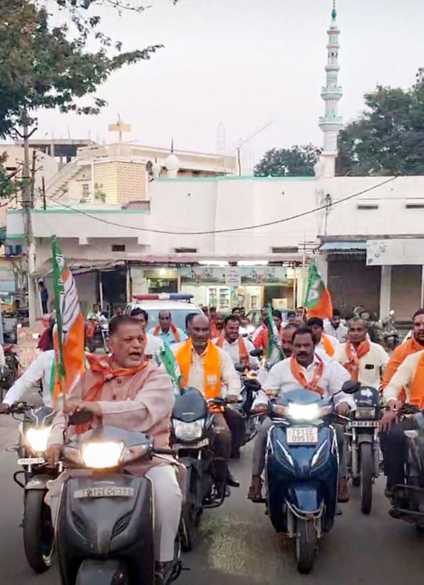 BaqriBjp's tweet photo. #BikeRally #CornerMeeting under the #4Minar Assembly. As per the Instructions of BJP State President &amp; Union Minister Mr  #GKishanReddy Ji Protest Against the not Implemented the #6Guarantees of Cong Govt. For the people of Telangana. BJP decided to protest Against the Cong Govt https://t.co/qtVqTanojE