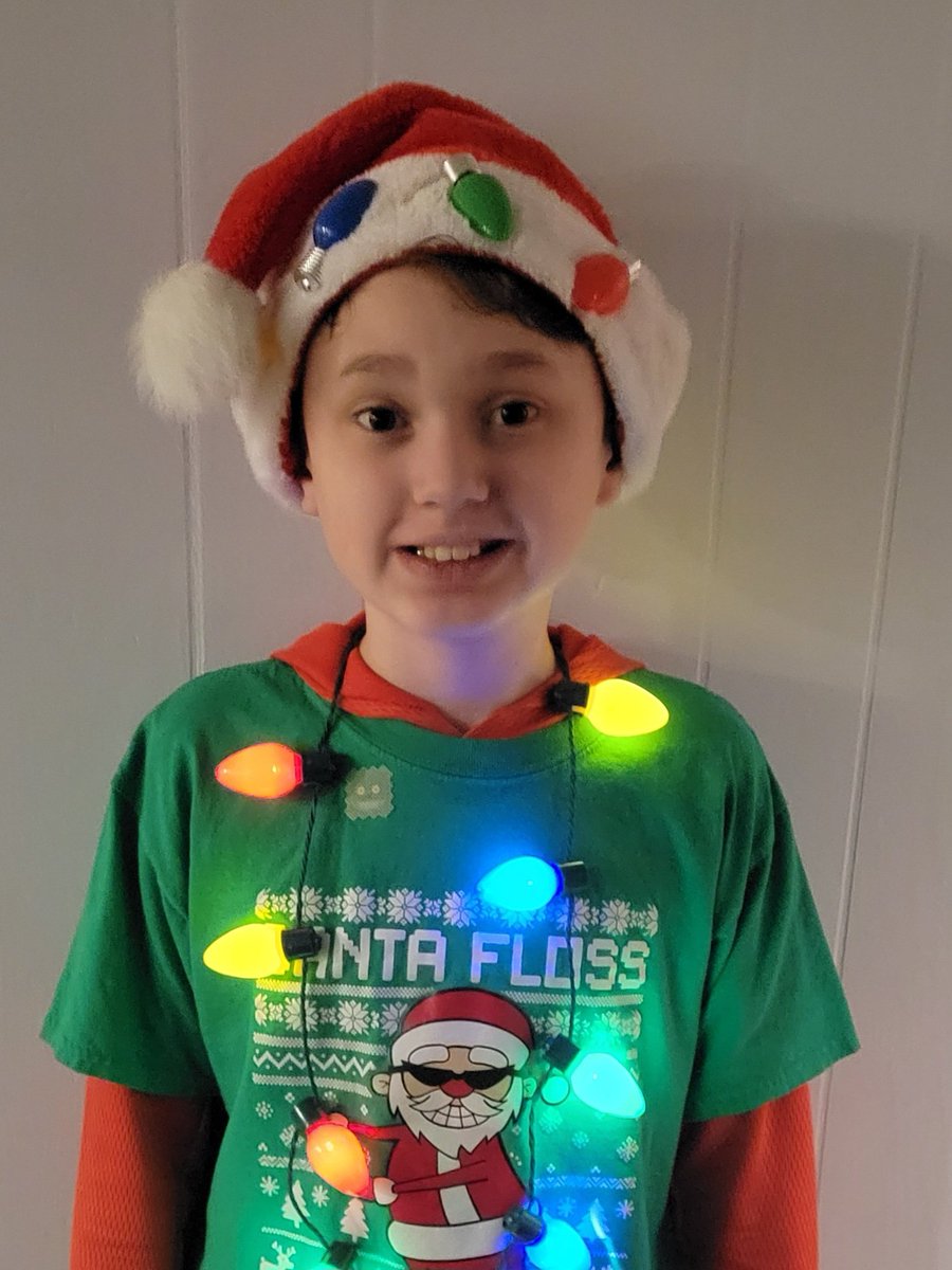 ARSonger's tweet photo. Decking the Halls with Lights today! @cheetahstweet https://t.co/5GK363vIHL