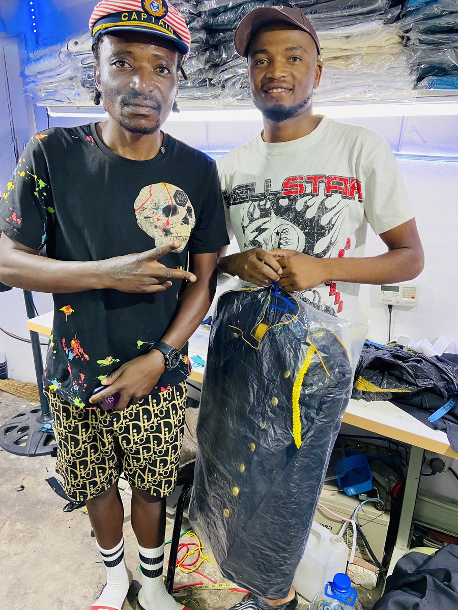billyngome8's tweet photo. Thank you mukoma Hwindi Prezident for visiting our workshop , panel chi outfit chaticha kupai nhasii kwa masterh_official https://t.co/GCzYfMsso3