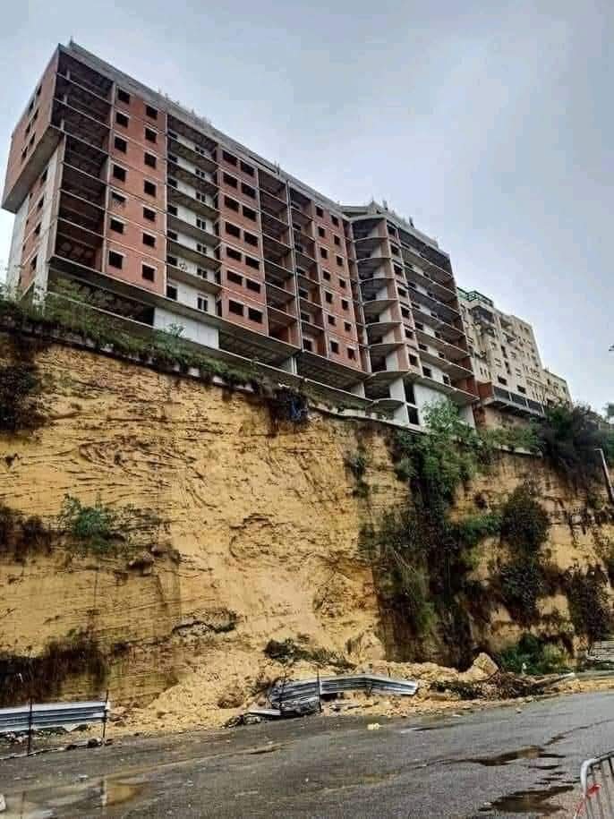 ayatll3's tweet photo. 👌👌 عندما تبني حياتك على الكذب سيأتي يوم ينهار فيه كل شيء مهما بلغت من العمر عتيا!...مثل هذه العمارة ☟
#جمعة_مباركة https://t.co/QQJY8IgvzB