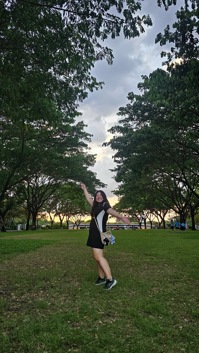 BBeam_Sunshine's tweet photo. #GalaxyxStarlympics2024
แต่งภาพไปเชียร์ #GMMTVStarlympics2024  กับ  Samsung Galaxy ที่เป็นตัวช่วย ในการแต่งภาพ ที่มีทั้งฟีเจอร์ "Generative Edit" ช่วยแต่งภาพไม่ว่าจะแต่งแสง ลบคนด้านหลังหรือปรับขนาดภาพก็เป๊ะปังทุกมุม
และเพิ่มความสนุกไปกับภาพเชียร์อัพให้รู้ไปเลยว่าเชียร์ทีม 'Shadow Eagle' ด้วยฟีเจอร์ Sketch to image ที่ไม่ว่าสกิลการวาดรูปจะแย่ขนาดไหนแต่เรามี AI สุดเริศที่จะมาช่วยให้ภาพสวยมีมิติเหมือนของจริงสุดๆ เราก็วาดนกอินทรีย์เริศๆในภาพไปเลย อีกทั้งจะเอารูปมาตัดแปะย้ายตำแหน่งยังไงก็ง่ายแค่จิ้มไม่กี่ครั้ง เหมือนจ้างช่างฝีมือมาทำเอง นึกไม่ออกเลยภาพเราจะเริศได้ยังไงนะถ้าไม่มี Samsung Galaxy และฟีเจอร์ AI สุดเจ๋งมาช่วย พร้อมแล้วไปเชียร์กีฬาและแต่งภาพศิลปินสุดรักพร้อมอัพลงให้ไวก่อนใครด้วย Samsung Galaxy แล้ว งานนี้ขอเชียร์ เชียร์ทีม 'Shadow Eagle' สุดใจพร้อมมือถือคู่ใจด้วยนะ 💙💕