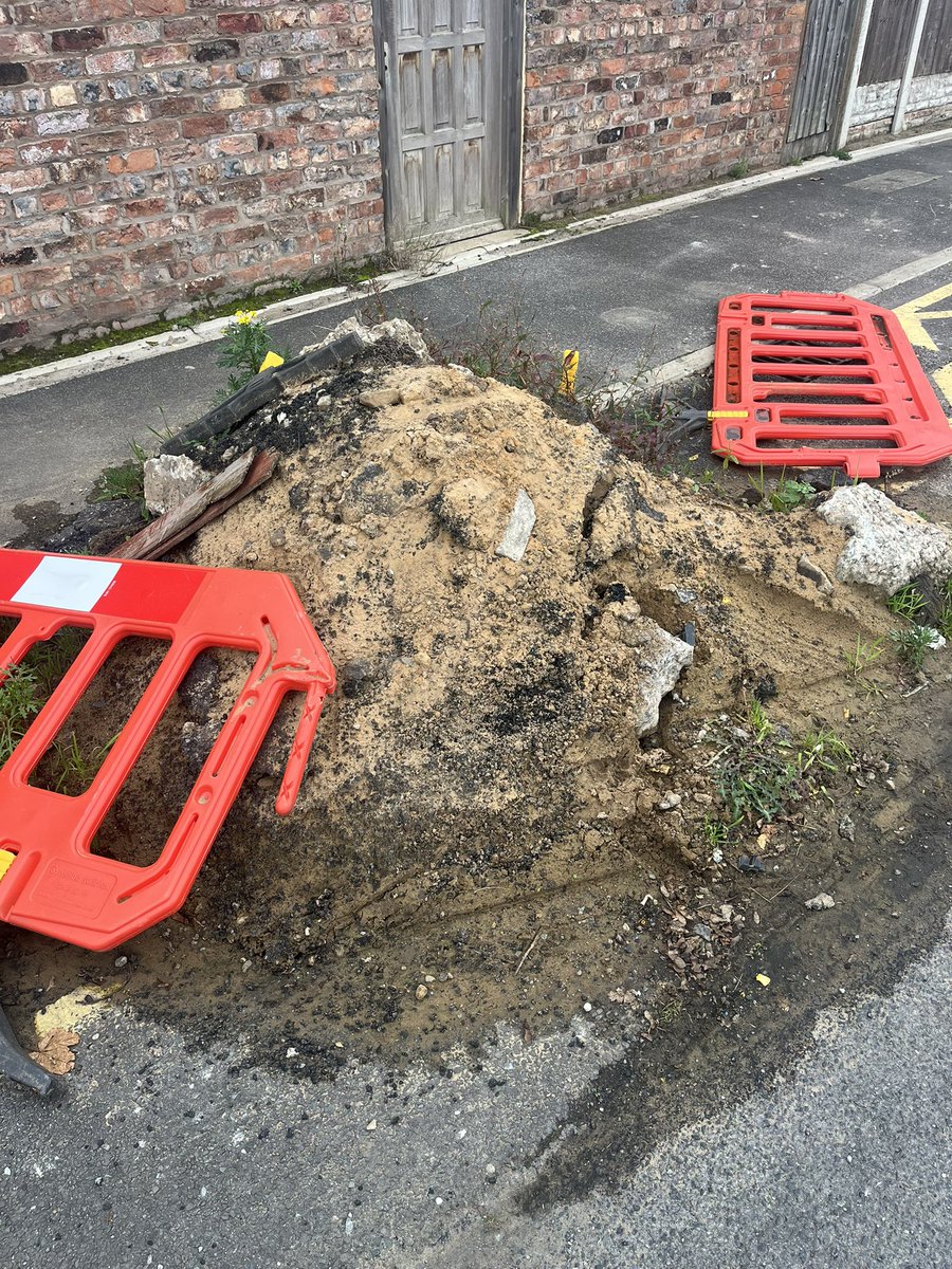 Urban_Crust's tweet image. Hello @seftoncouncil when are you planning to remove this? It’s been left in the car park at the back of Hougoumont Avenue in Waterloo since earlier in the year, when work was done on a drain.