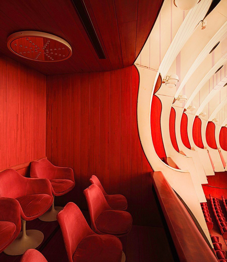 luusssso's tweet photo. The blood red interior of Teatro Regio in Turin, Italy designed by Carlo Mollino in 1973 https://t.co/zw1HEqMKli