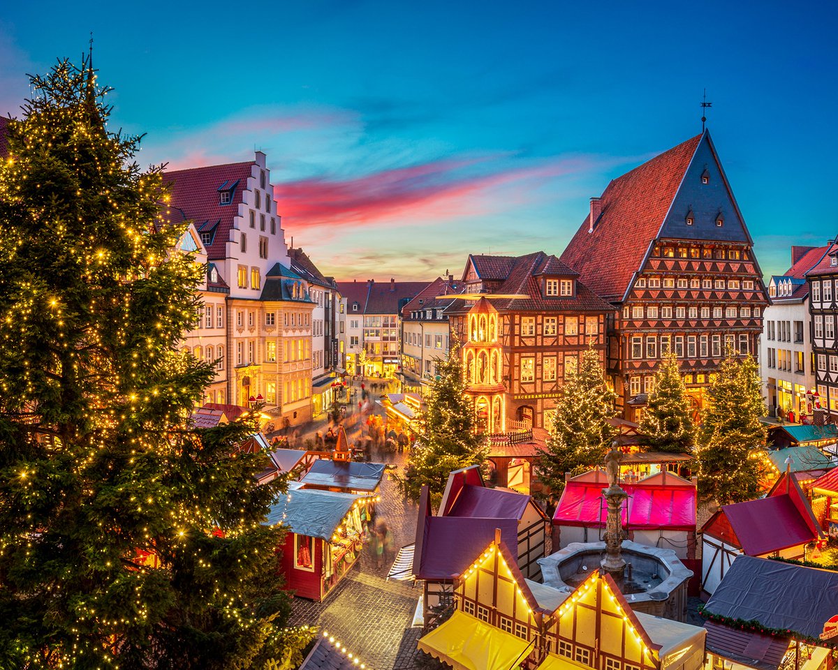derRVHI's tweet photo. Habt ihr auch schon wieder Lust zu einem Weihnachtsmarkt zu fahren? 🎄Keine Sorge, wir zeigen euch, wie ihr mit dem Bus ganz entspannt zu Glühwein, Bratwurst und Co. kommt.🍷

Alle Haltestellen und ein paar Tipps findet ihr hier:

https://t.co/TywoxDiiY8 https://t.co/pVFPLaVPvY