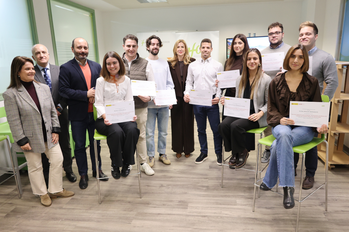 infoRMurcia's tweet photo. ¡Os presentamos a nuestros becarios de Internacionalización! 🙌

Gracias a los convenios del Info, este nuevo año ocho titulados universitarios iniciarán sus prácticas de comercio exterior en Toronto, Shanghái, Washington, Dubái, Dakar, Vietnam, Casablanca y Santiago de Chile. 🌎 https://t.co/1vItxcrLpr
