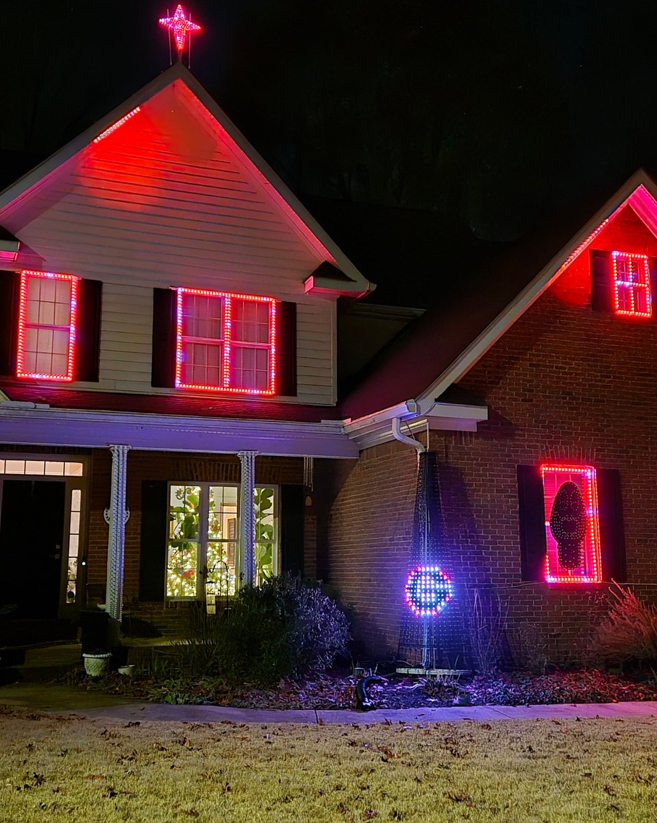 jonathanr37's tweet photo. The Electrical Elf's High Voltage Holiday Show will be powered up and running Saturday, December 14th at 6pm! Show runs from 6-10pm nightly through Jan 7th. River Bottom Road, Athens. https://t.co/W0fYoZjbhT