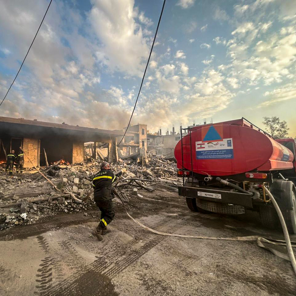 UNDP_Lebanon's tweet photo. The #CivilDefense team in #Sohmor is working tirelessly with the municipality to pave the way for early recovery following the major hostilities in #Lebanon.  

The full scale of the destruction is still unclear and #UNDP continues to support first responders and local authorities across the country.

In Sohmor,  #UNDP provided the civil defense unit with essential equipment and safety gear in partnership with #Germany through #KfW Development Bank to be able to conduct its critical mission safely and efficiently.