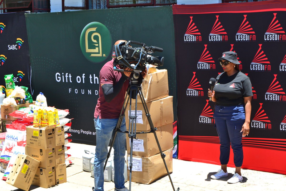LesediFM's tweet photo. #Itlhabolle le Tholoana Moletsane #IphahamisengChildAndYouthCentre #BathoLocation #Bloemfontein #GiftOfTheGivers #SABCCSI https://t.co/COXD9kikTX