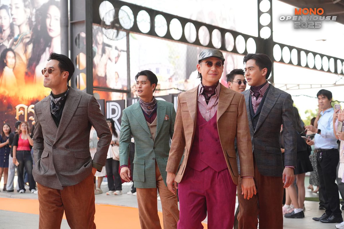 บอย-ปกรณ์, เคน-ภูภูมิ ,ปั้นจั่น-ปรมะ,เต้ย-พงศกร 
และ นิว-ชัยพล จากซีรีส์สุดเข้ม ของปี 2025
สี่เสือแดนสยาม (The Bandits)

“MONO OPEN HOUSE 2025”
The World Experience is here.
#MonoOpenHouse2025
#MonoOriginal