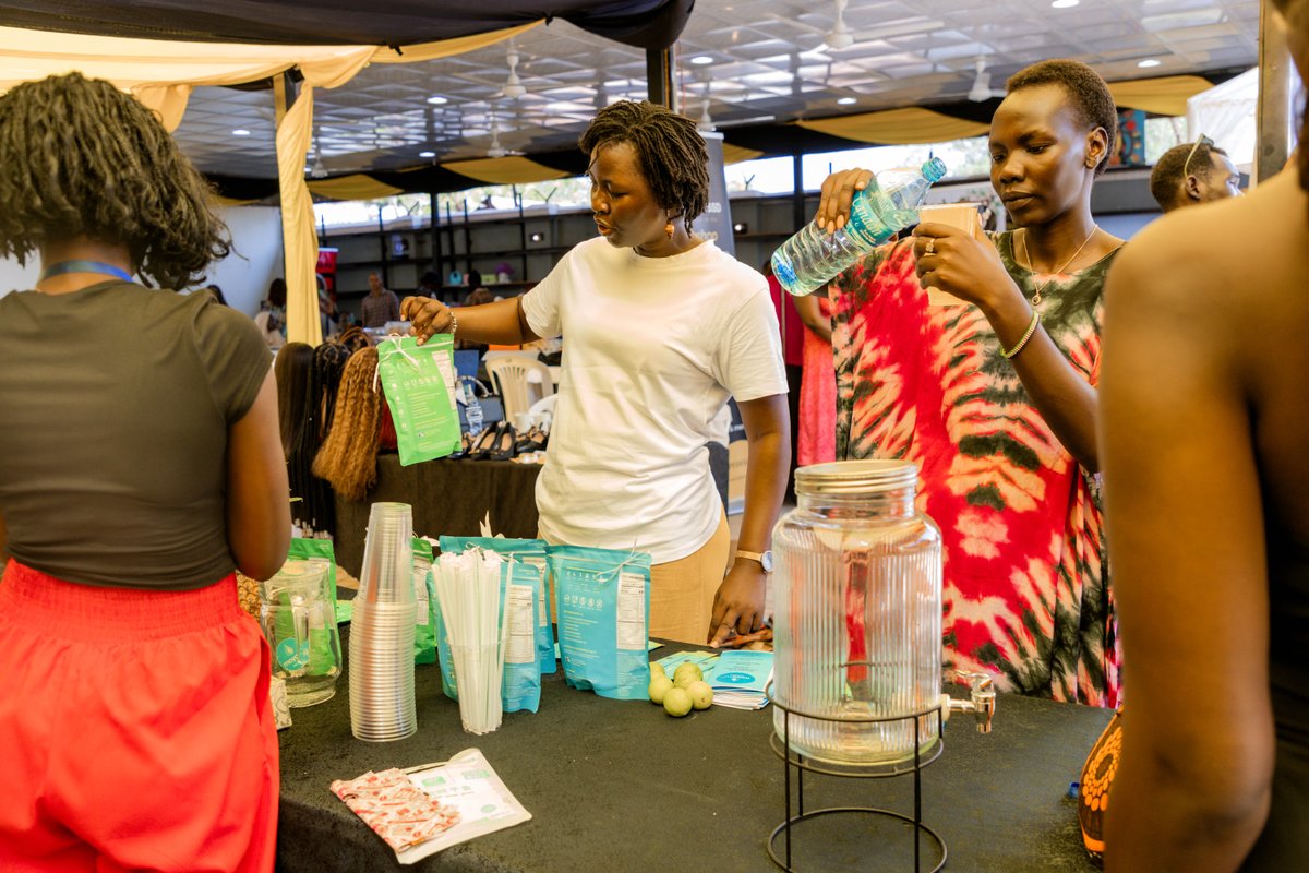 SceniusHub's tweet photo. Day One of the three-day Festive Bazaar is here, and it’s a shopper’s paradise! Discover unique holiday gifts, and support local vendors .
Shop, connect, and celebrate the season with us at @sceniushub. Don’t miss out—see you there! #FestiveBazaar #ShopLocal #HolidayShopping https://t.co/LbahtSjJVq