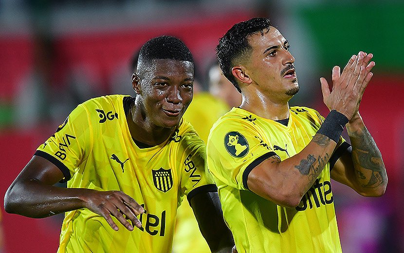 Peñarol llegó a un acuerdo con Deportivo Maldonado para comprar la ficha de Eduardo Darías. 

#Minuto1

💻 youtube.com/live/awh1mQWJJ…