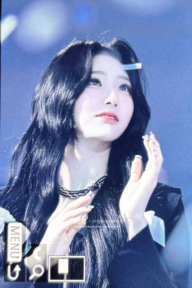 Amournary's tweet photo. @jungewon “apa lagi ya.. ada saran?” candanya di tengah suasana haru itu. “sekali lagi, terima kasih sudah jadi Sunshines yang baik buat para Theorist, semuanya! aku gak pernah nyesel milih kalian semua. this was Jemima Summers, of Amournary.” finalnya, lalu kembali ke tempat duduknya. https://t.co/Z7DkN57ybO