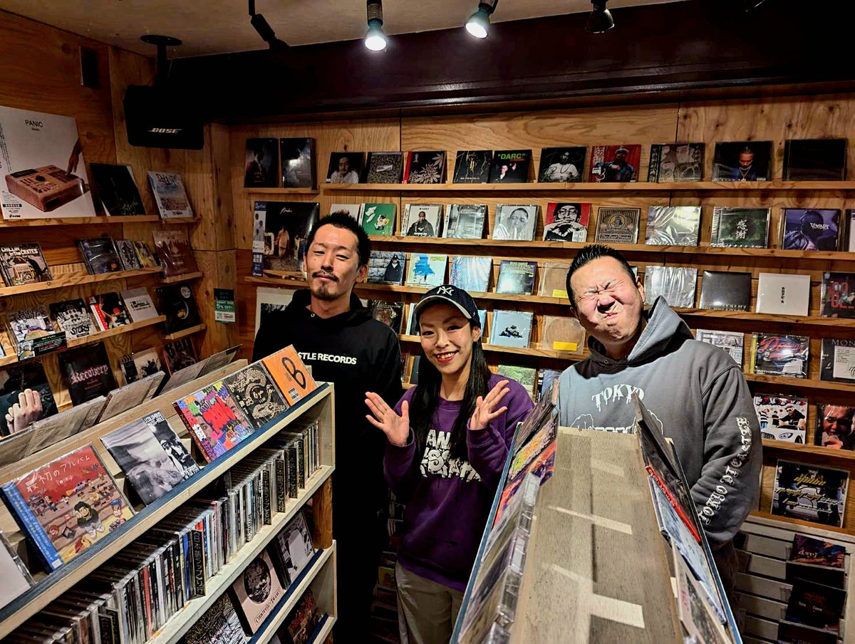 castlerecords's tweet photo. 金曜の番人 “椿” 店頭最終日🏯
長年おつかれさまでした✨
退職するのではなく今後は不定期でBARの方に出たりキャッスルスタッフとしては残りますので今後とも椿 aka ミキティをよろしくお願い致します☺️
#castlerecords #jhiphop #j_hiphop #hiphop #湯島 #湯島BAR #cdshop #cd #dvd #record #椿 https://t.co/SRbpBrXeZy