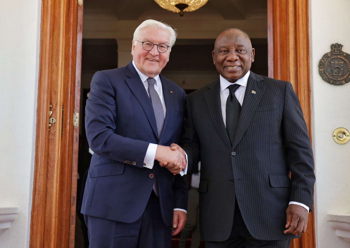 GovernmentZA's tweet photo. π· His Excellency President Cyril Ramaphosa receives His Excellency President Frank-Walter Steinmeier of the Federal Republic of Germany for a working visit at Mahlamba Ndlopfu, the Presidentβs official residence in Pretoria.
#GermanyInSA
#GovZAUpdates https://t.co/UXbndx1EEL