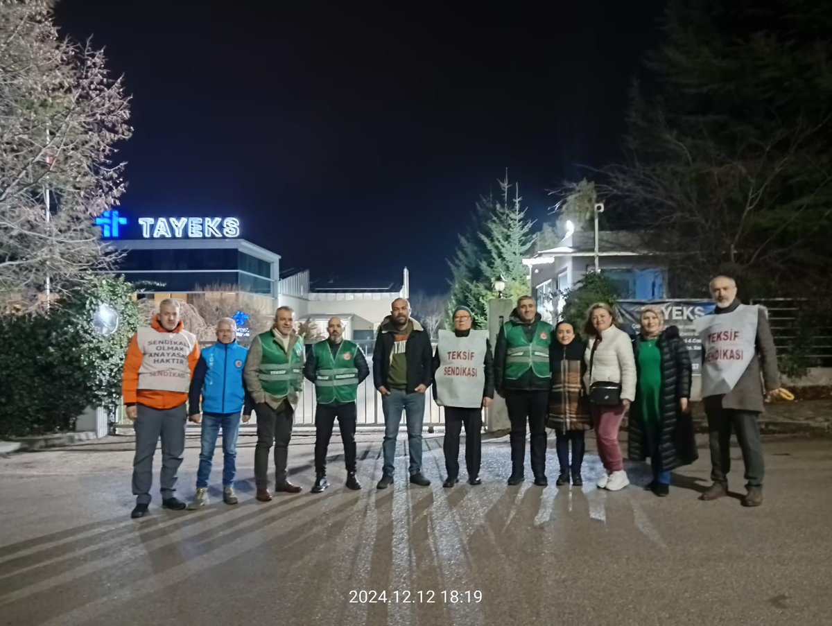 TeksifSen's tweet photo. Tayeks Dış Ticaret ve Tekstil ve Gezer Ayakkabı Deri Fabrikası Önünde Mücadelemiz Devam Ediyor!
#GezerAyakkabıDeri #Tayeks sendikal mücadelede yalnız değildir!
#sendikalmücadele #tekstilişçileri #sendikalhaklar #gezerterlik #işçileresaygıduygezer #tayeks https://t.co/jHE3s5kCnf