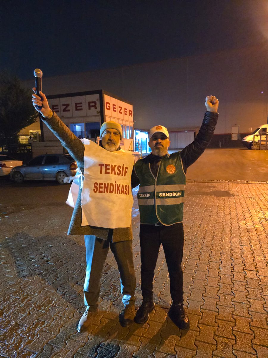 TeksifSen's tweet photo. Tayeks Dış Ticaret ve Tekstil ve Gezer Ayakkabı Deri Fabrikası Önünde Mücadelemiz Devam Ediyor!
#GezerAyakkabıDeri #Tayeks sendikal mücadelede yalnız değildir!
#sendikalmücadele #tekstilişçileri #sendikalhaklar #gezerterlik #işçileresaygıduygezer #tayeks https://t.co/jHE3s5kCnf