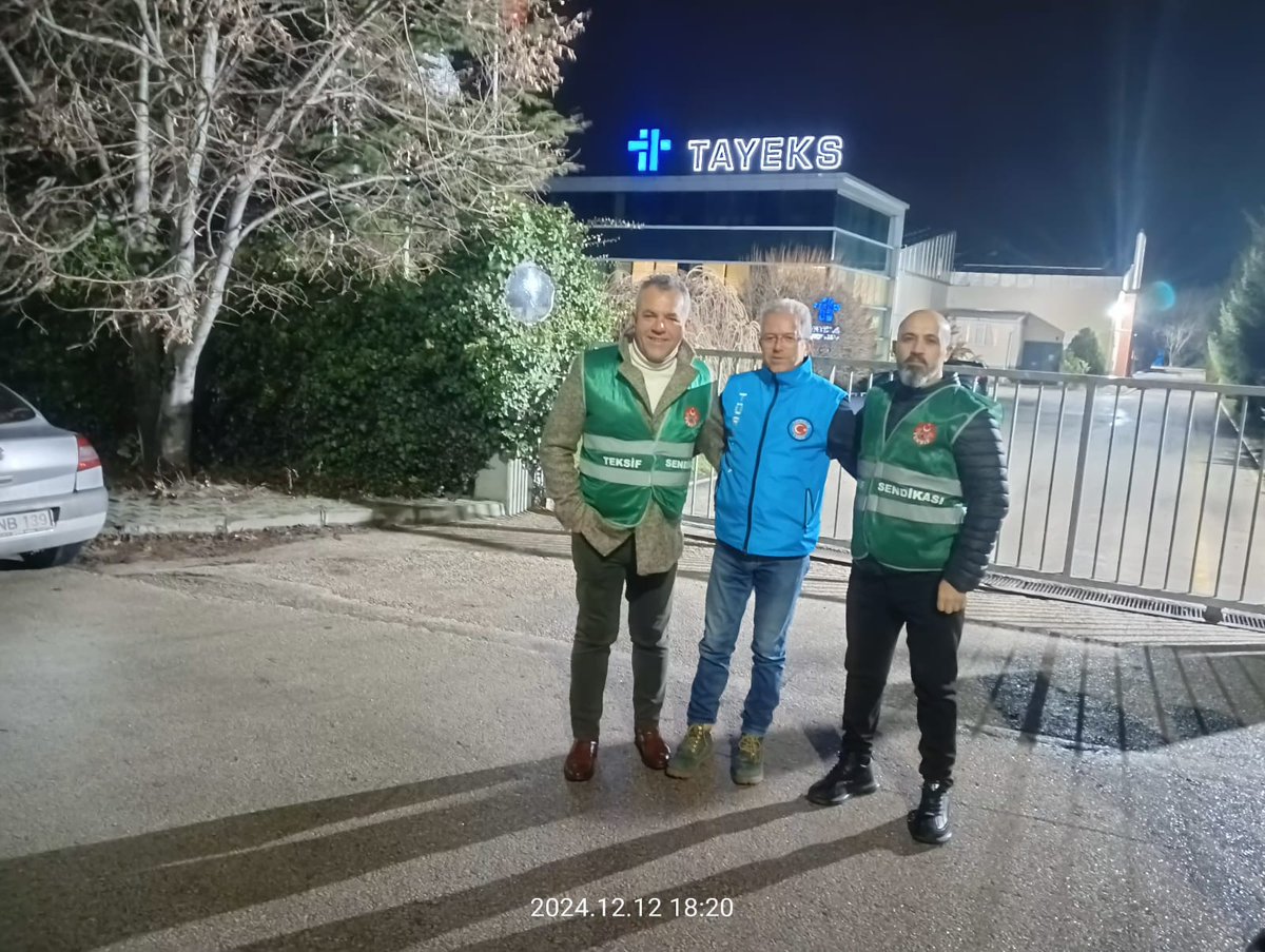 TeksifSen's tweet photo. Tayeks Dış Ticaret ve Tekstil ve Gezer Ayakkabı Deri Fabrikası Önünde Mücadelemiz Devam Ediyor!
#GezerAyakkabıDeri #Tayeks sendikal mücadelede yalnız değildir!
#sendikalmücadele #tekstilişçileri #sendikalhaklar #gezerterlik #işçileresaygıduygezer #tayeks https://t.co/jHE3s5kCnf