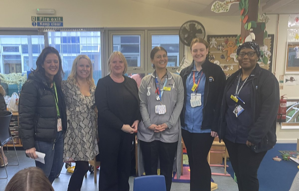 JoanneMcCartney's tweet image. Thank you to the fantastic team at @mums_aid, a specialist perinatal mental health charity supporting young women and girls. It was a pleasure visit and see the impact of the @MayorofLondon £34m New Deal for Young People in Greenwich! #NewDealforYoungPeople